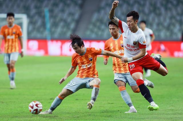 aoke-七连败！换帅难挡深圳急速下落 球员绝望无人能救